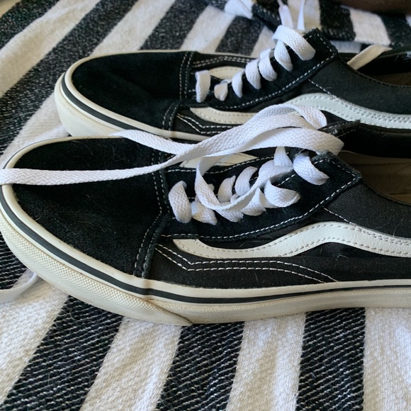 𝕍𝕒𝕟𝕤 - Picture 3 of 3